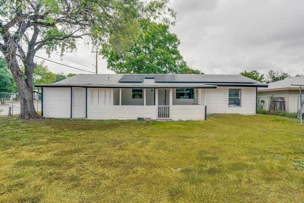 Cozy Retreat Near Downtown Sa Villa San Antonio Exterior photo